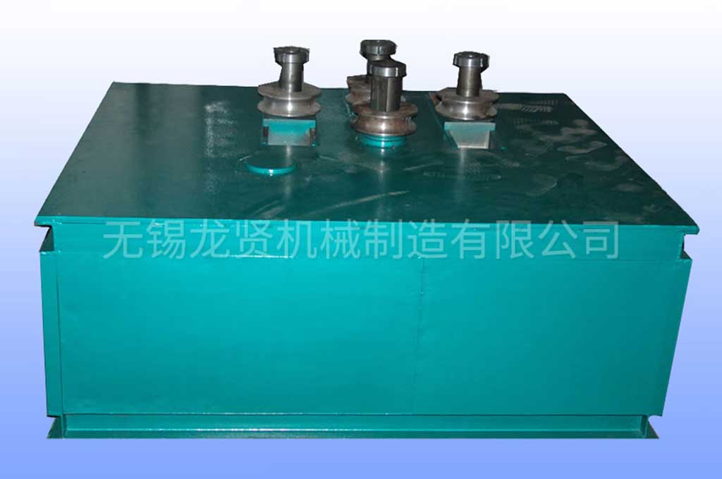 操作員在操作多功能彎管機(jī)應(yīng)注意哪些事項(xiàng)？